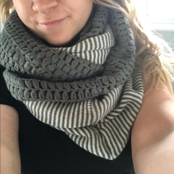 Kendall and Kylie X Pacsun | Gray Lightweight Multi Texture Infinity Scarf - Picture 4 of 5